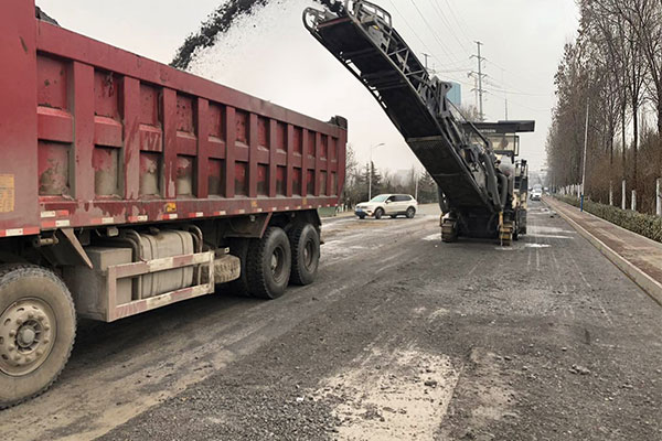 濟(jì)南路面機(jī)械設(shè)備產(chǎn)生漏砂問(wèn)題如何處理？